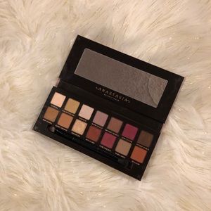 SOLD❗️Modern Renaissance Anastasia Palette 🔥